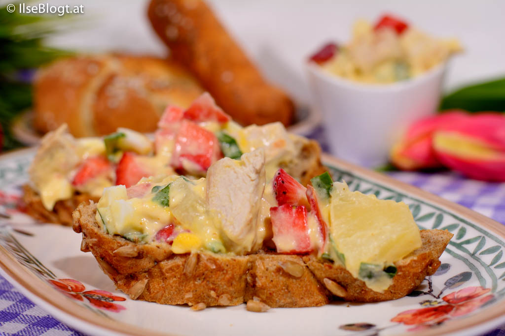 Eiersalat - aufgepeppt mit Huhn und Obst - Ilse Blogt